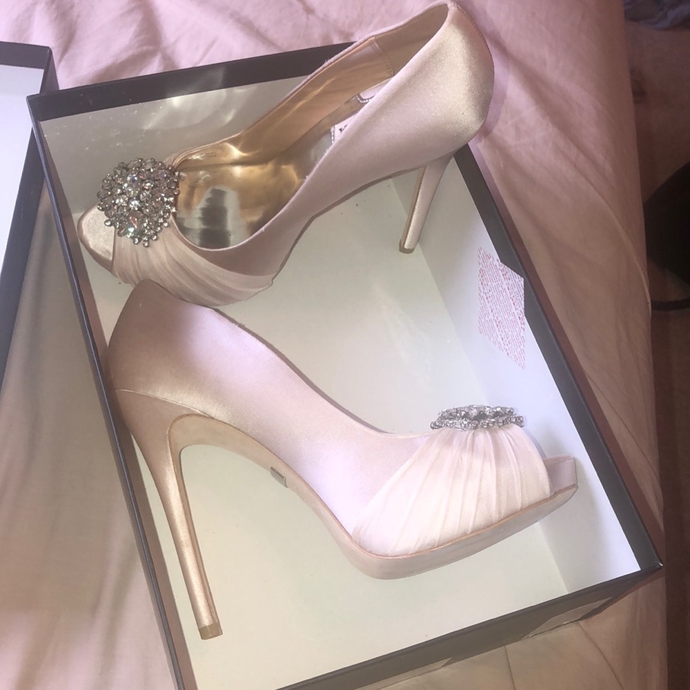 Badgley Mischka Pettal Light Pink Heels 7- 7.5